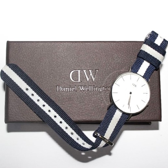 NEW! With box Daniel Wellington Womens Watch - Picture 2 of 3